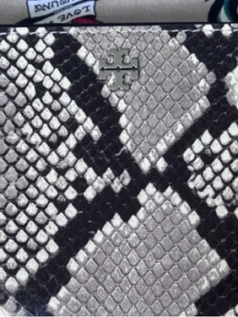 LIKE NEW! TORY BURCH Snakeskin Leather Zip Wallet Gray White Black Snake Print - Picture 2 of 9